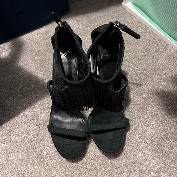 🤩 Brian Atwood Cassiane Black Fringe Heels size 7.5 🤩 - Picture 5 of 15